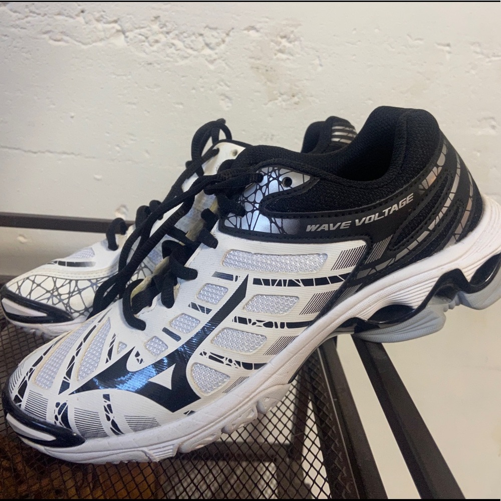 Mizuno Wavebolt volleyball shoes